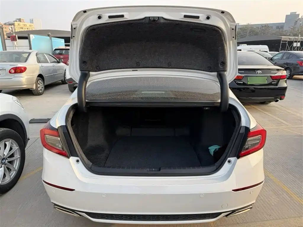 Honda Accord 2022 — фото 15
