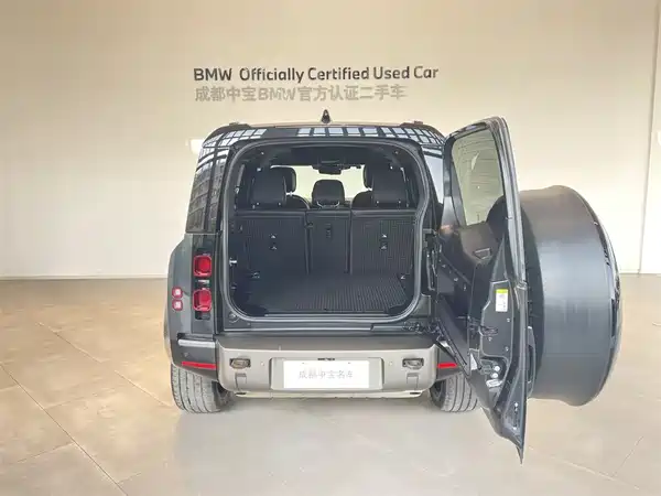 Land Rover Defender 2023