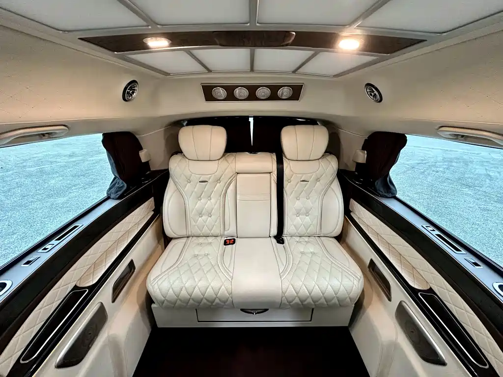 Mercedes-Benz V-Class 2020 — фото 18