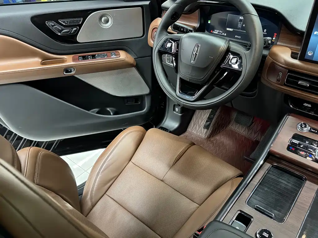 Lincoln Aviator 2021 — фото 15