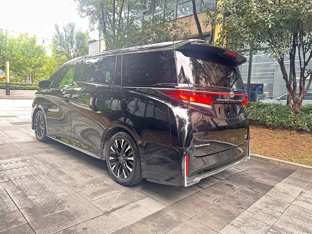 Toyota Vellfire 2023 — фото 5