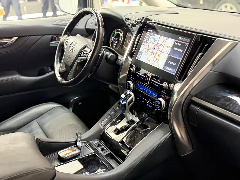Toyota Vellfire 2022 — фото 11