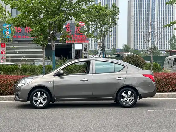 Nissan Sunny 2011