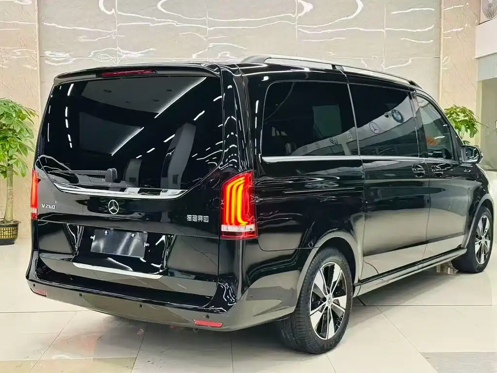 Mercedes-Benz V-Class 2023 — фото 9