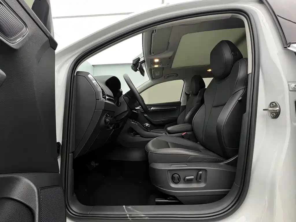 Skoda Karoq 2023 — фото 12