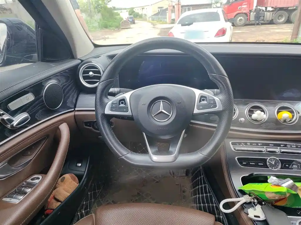 Mercedes-Benz E-Class 2018 — фото 11