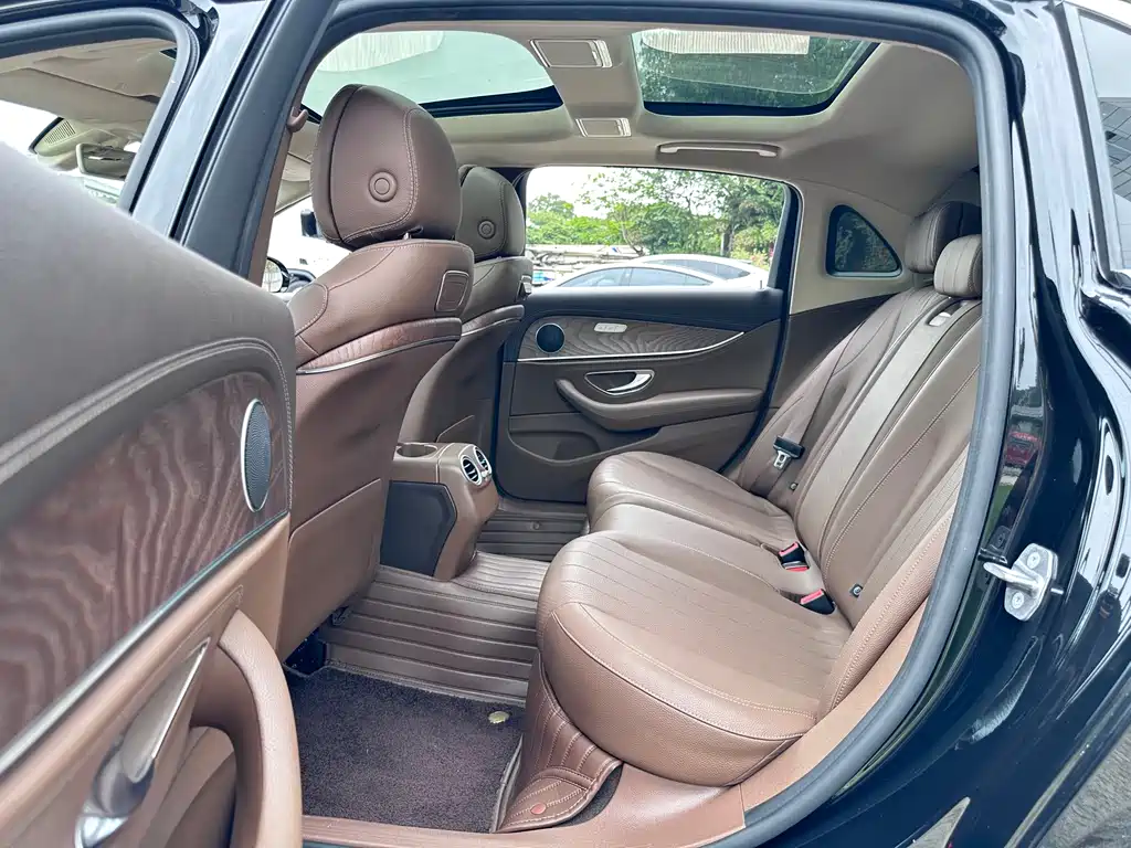 Mercedes-Benz E-Class 2020 — фото 12