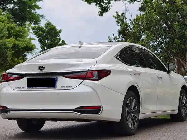 Lexus ES 2023