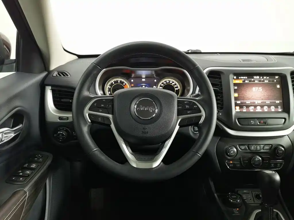 Jeep Cherokee 2016 — фото 11