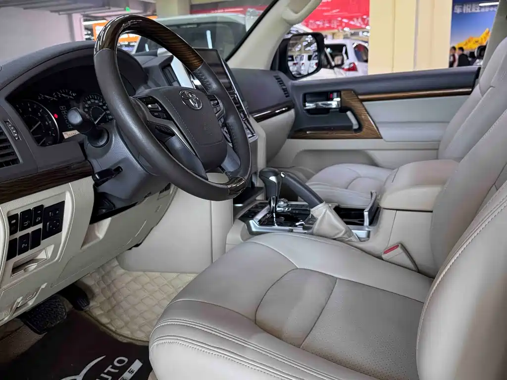 Toyota Land Cruiser 2020 — фото 4