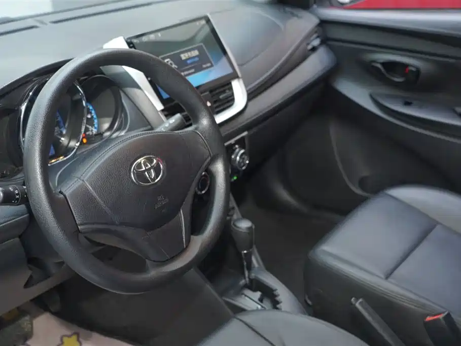 Toyota Yaris L 2018 — фото 11