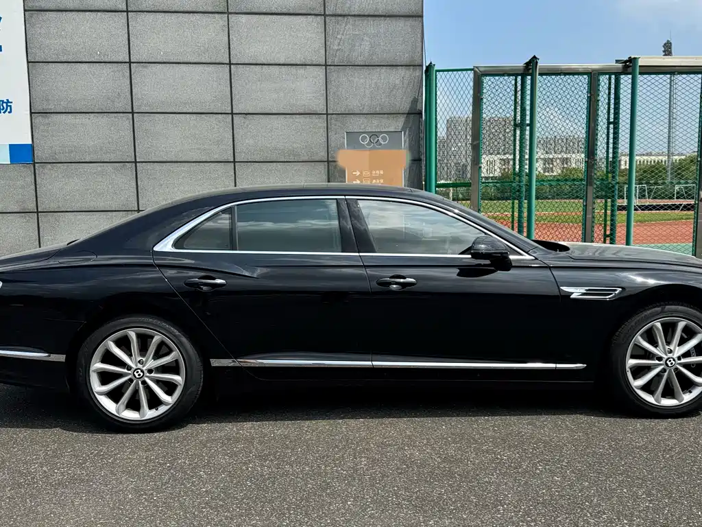 Bentley Flying Spur 2023 — фото 4