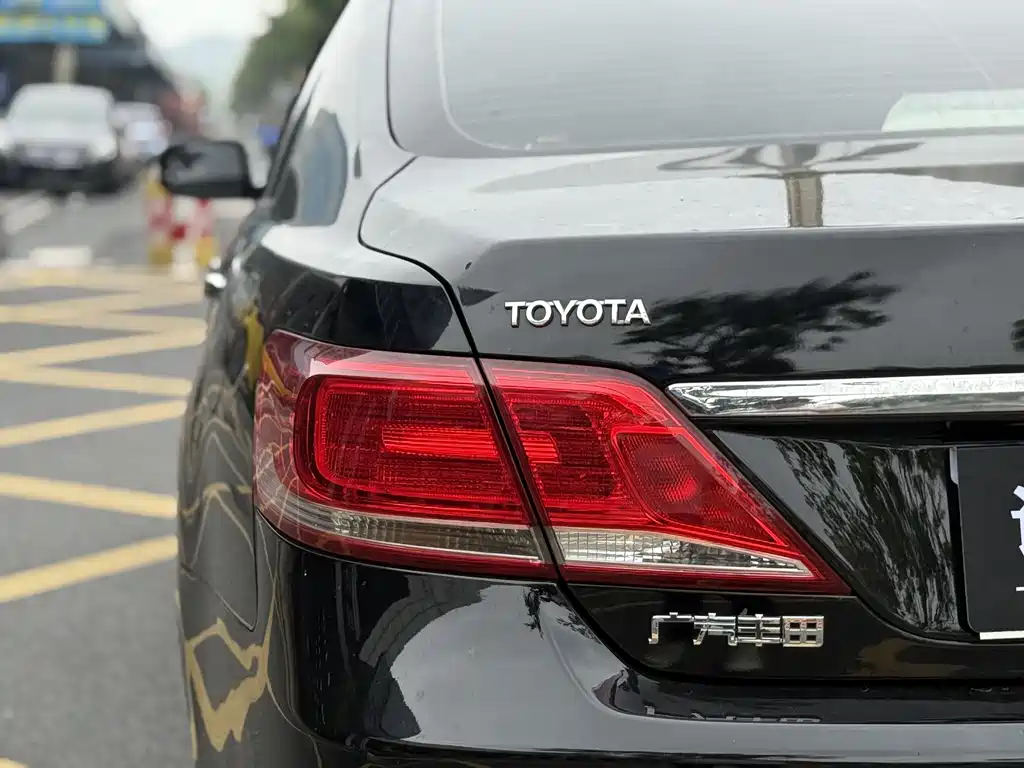 Toyota Camry 2014 — фото 9