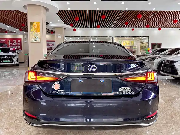 Lexus ES 2021
