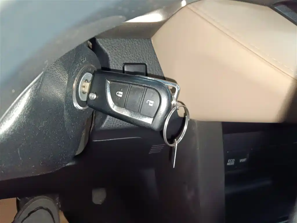 Toyota RAV4 2014 — фото 17