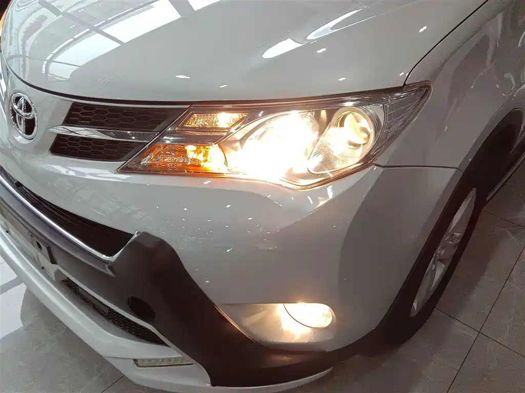 Toyota RAV4 2014 — фото 18