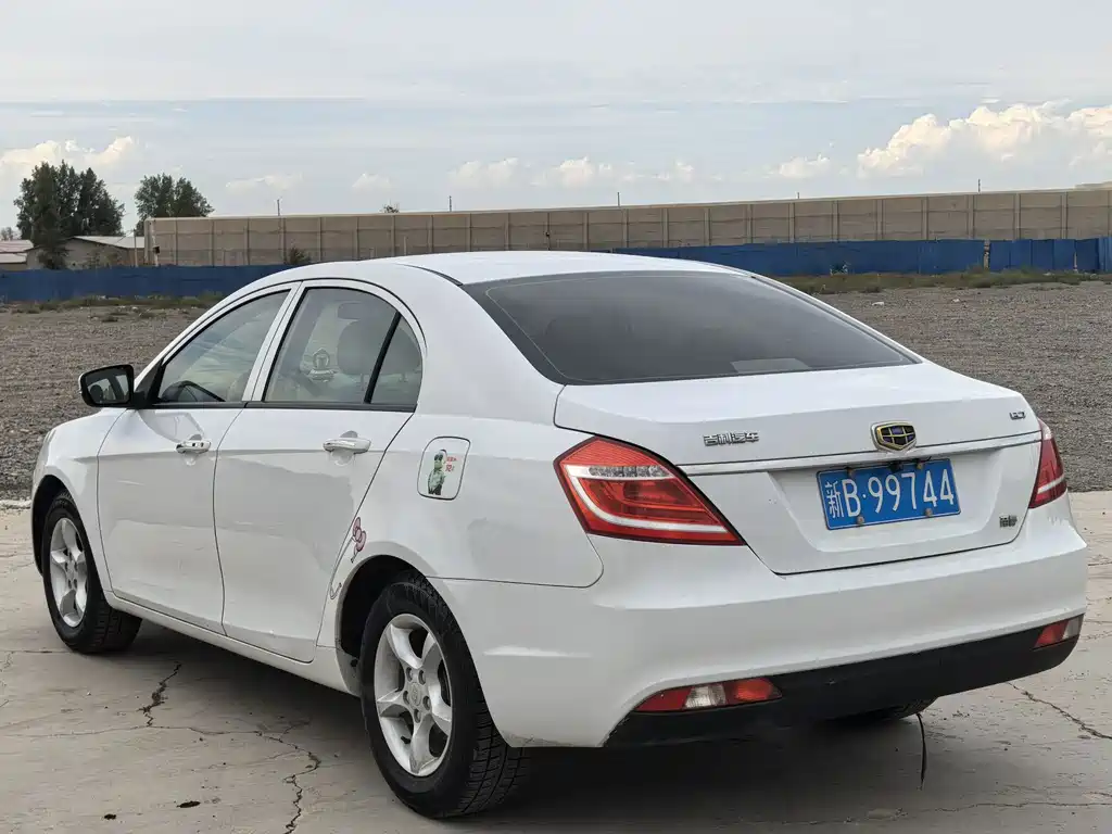 Geely Emgrand 2015 — фото 7