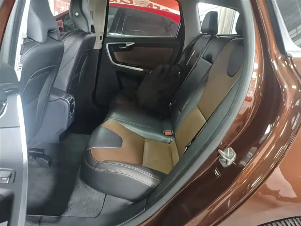 Volvo XC60 2015 — фото 17