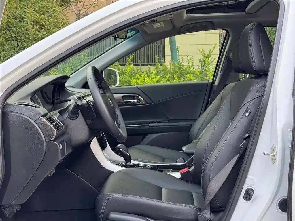 Honda Accord 2017 — фото 9