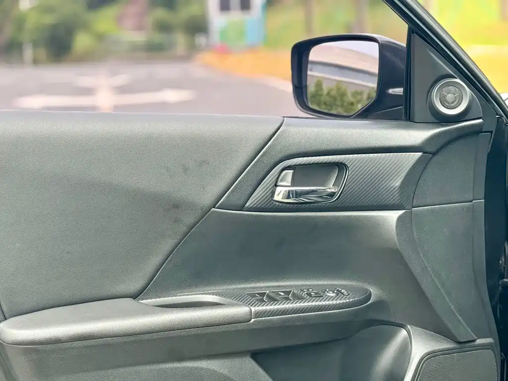 Honda Accord 2017 — фото 10