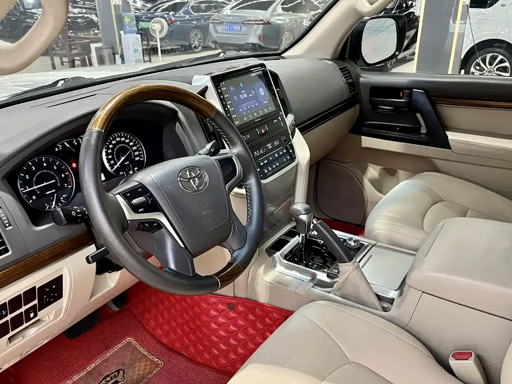 Toyota Land Cruiser 2018 — фото 11