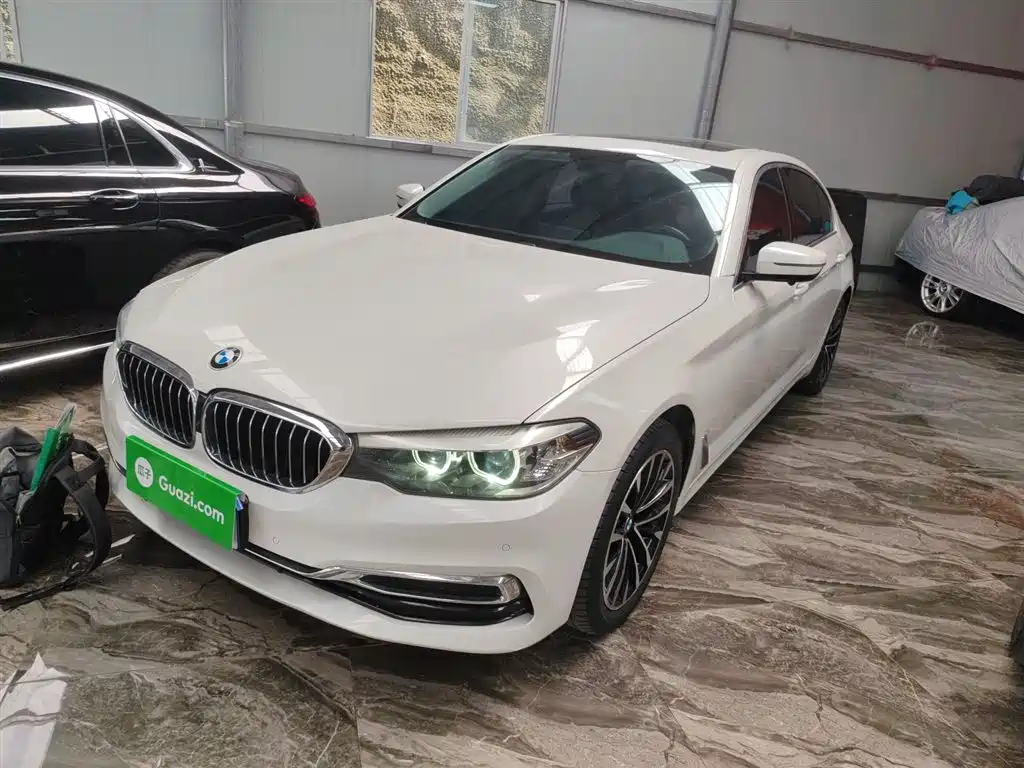 BMW 5 Series 2019 — фото 1