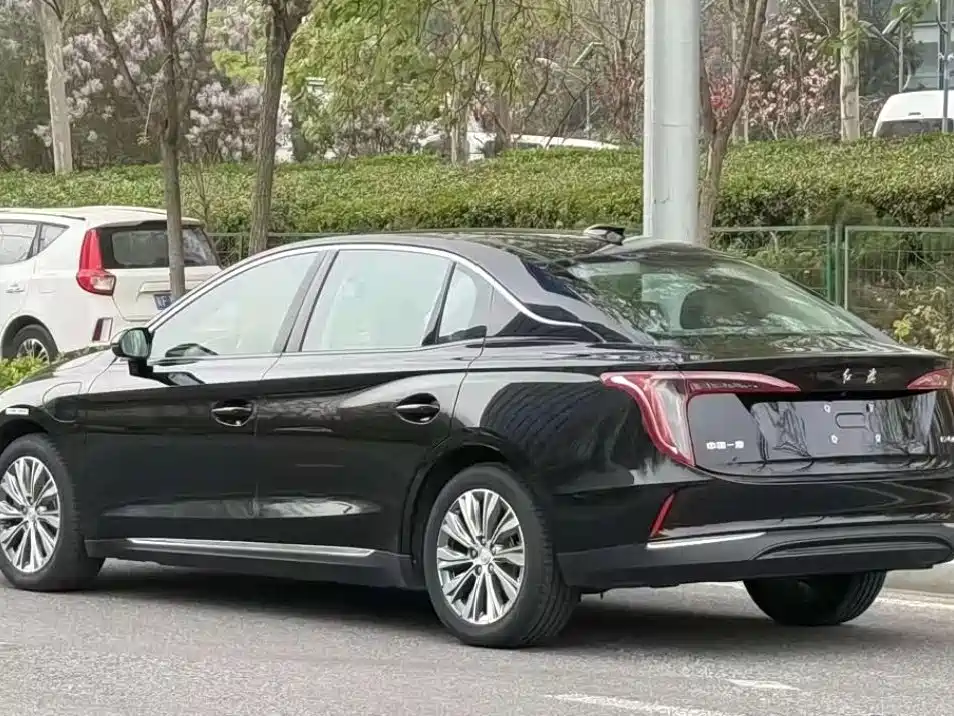 Hongqi E-QM5 2024 — фото 4