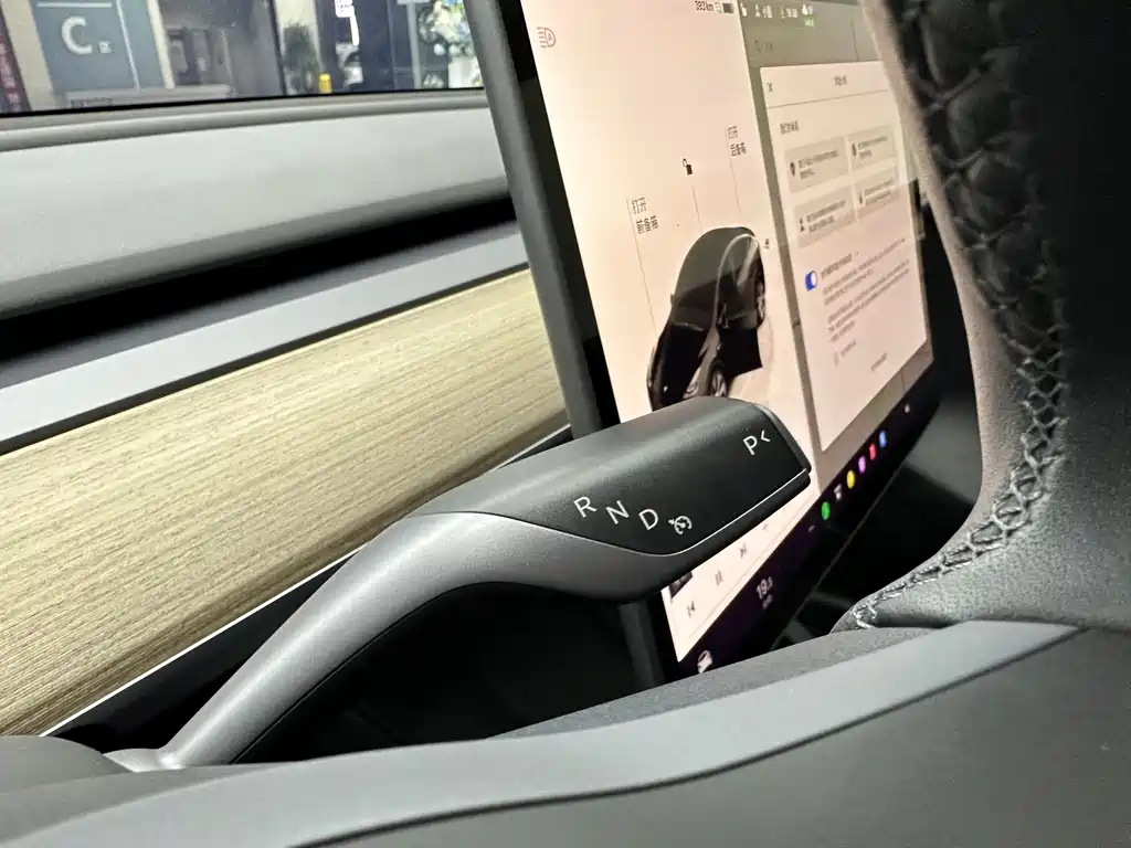 Tesla Model Y 2023 — фото 18