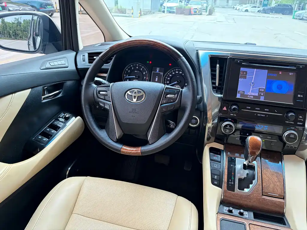 Toyota Alphard 2015 — фото 10