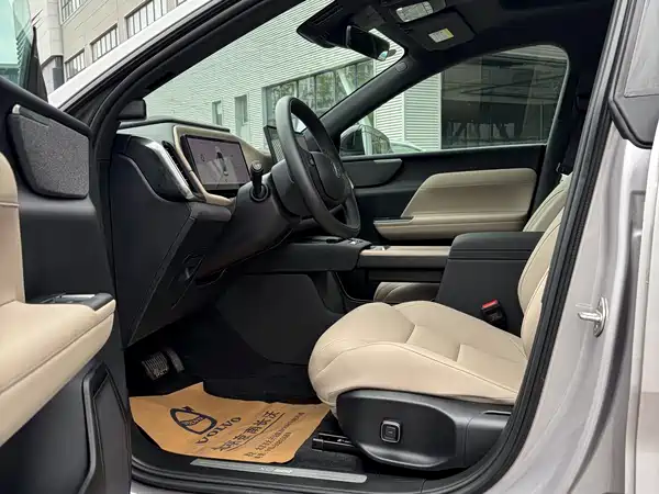 Volvo XC70 Plug-In Hybrid 2025