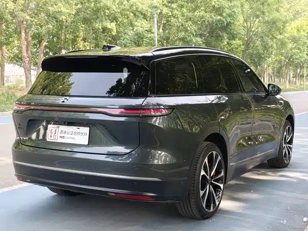NIO ES8 2023