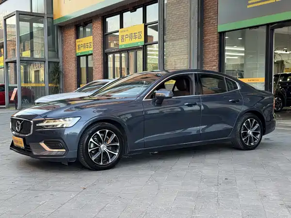 Volvo S60 2022