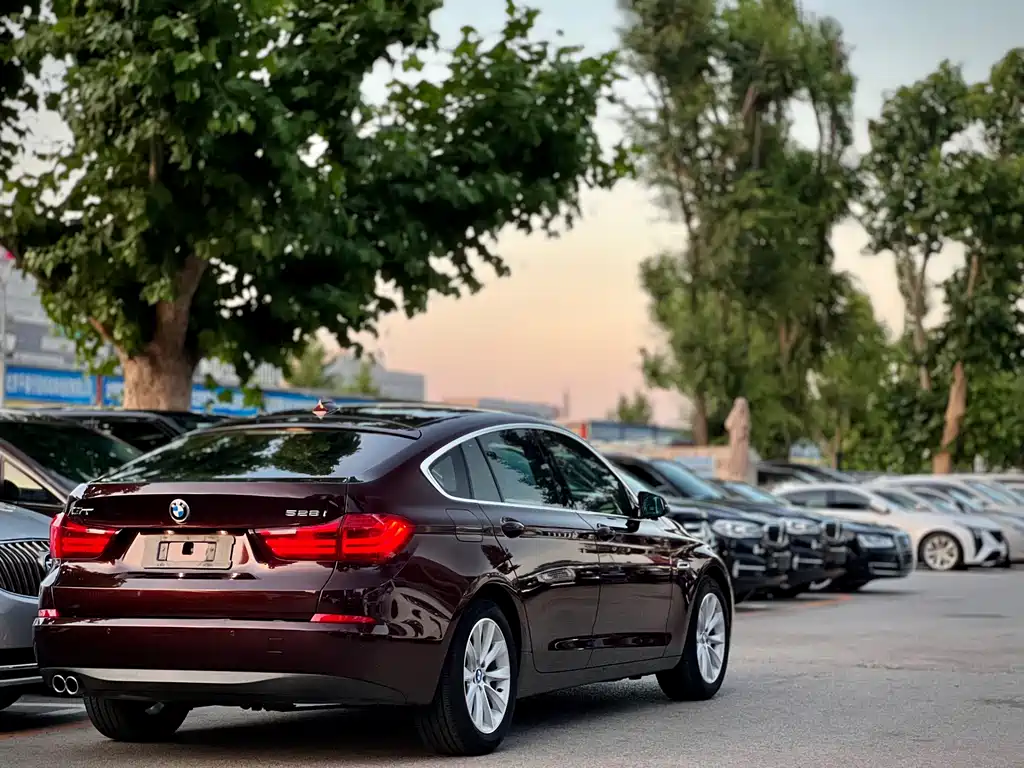 BMW 5 Series GT 2015 — фото 9