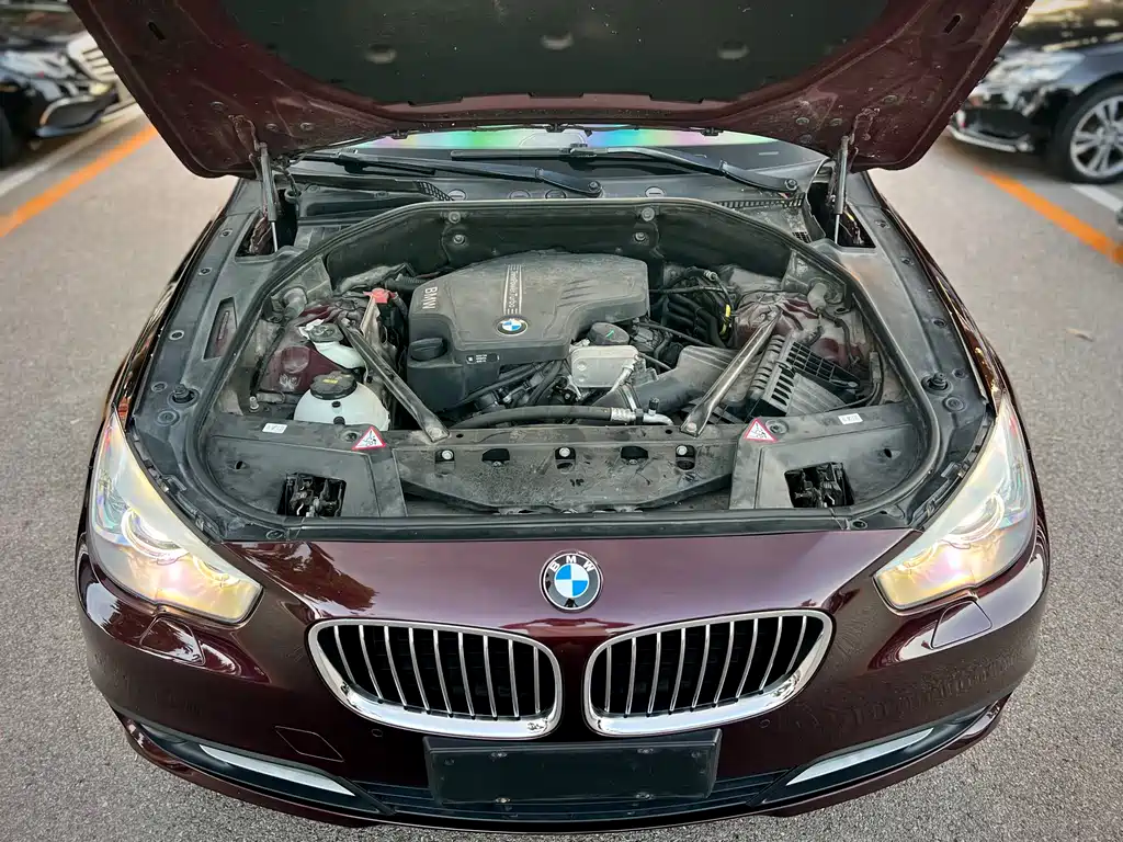 BMW 5 Series GT 2015 — фото 40