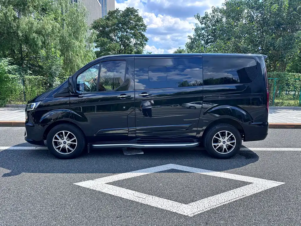 Ford Tourneo 2023 — фото 4
