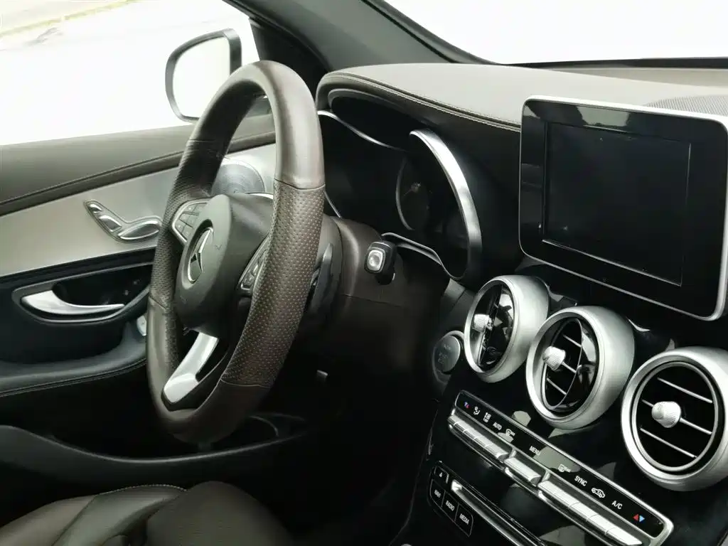 Mercedes-Benz GLC 2018 — фото 22