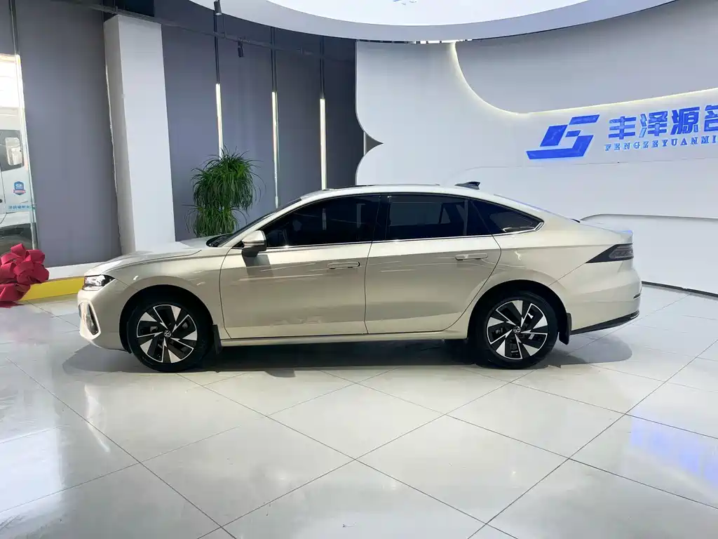 Volkswagen Sagitar 2025