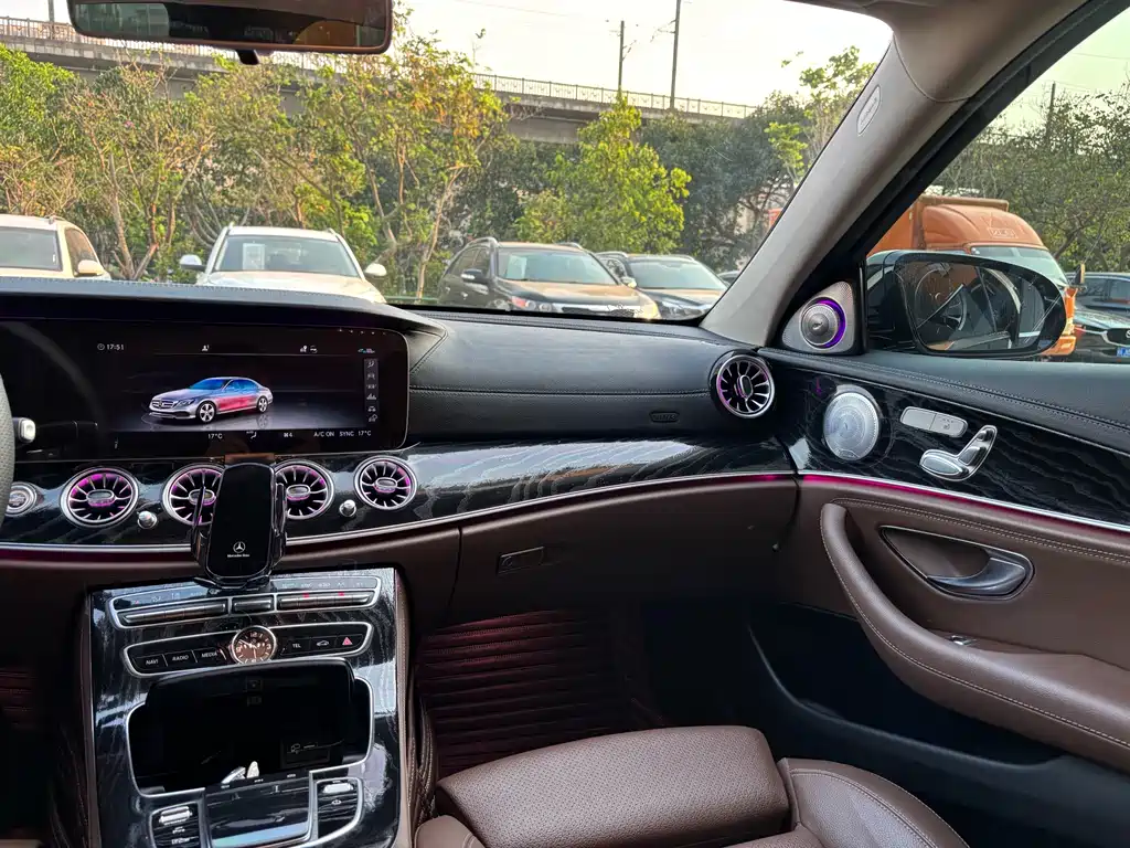 Mercedes-Benz E-Class 2019 — фото 16