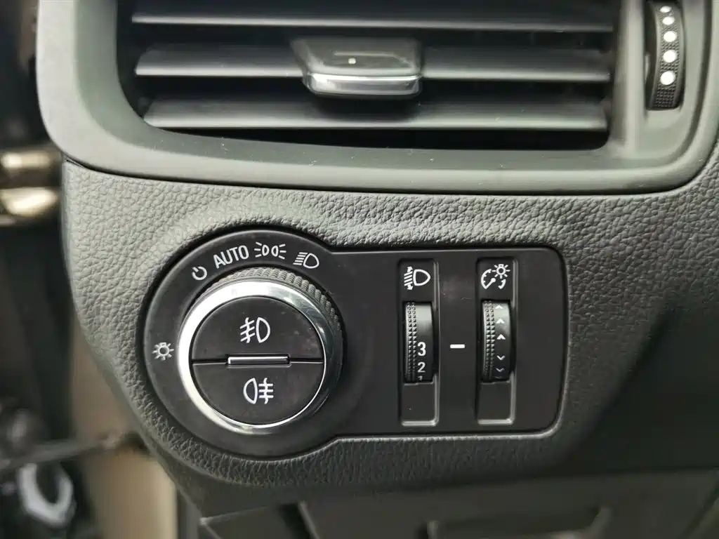 Buick Envision Plus 2017 — фото 21