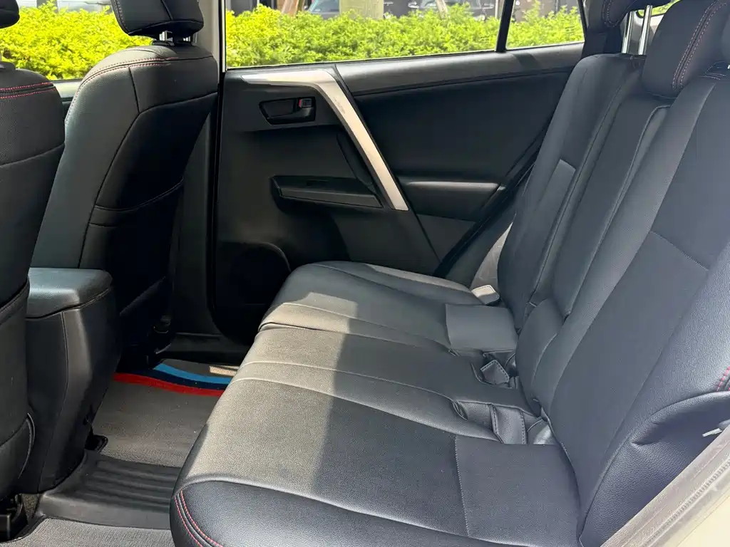 Toyota RAV4 2017 — фото 15