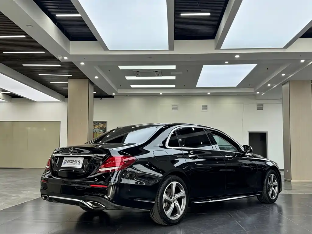 Mercedes-Benz E-Class 2019 — фото 12