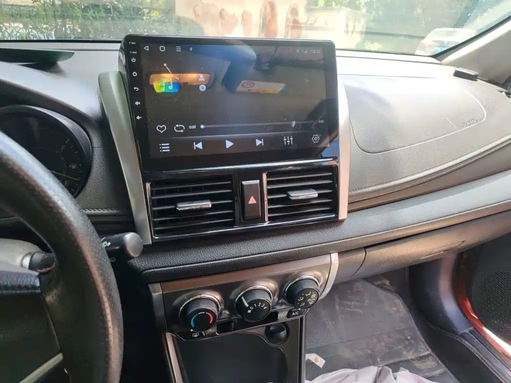 Toyota Yaris L 2015