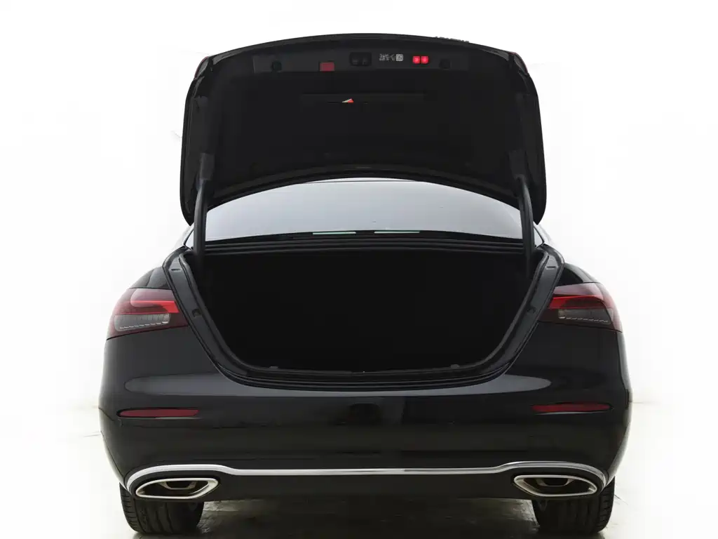 Mercedes-Benz E-Class 2023 — фото 15