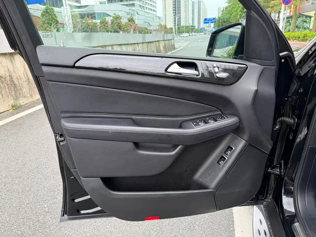 Mercedes-Benz GLS 2017 — фото 13