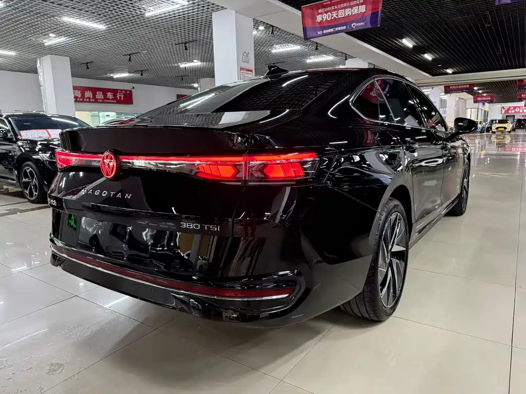 Volkswagen Magotan 2025