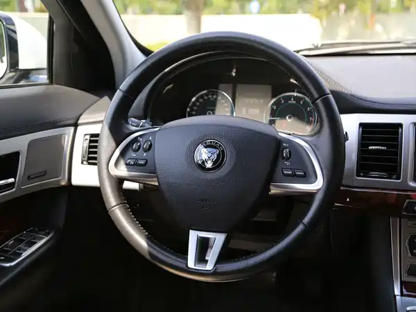 Jaguar XF 2016
