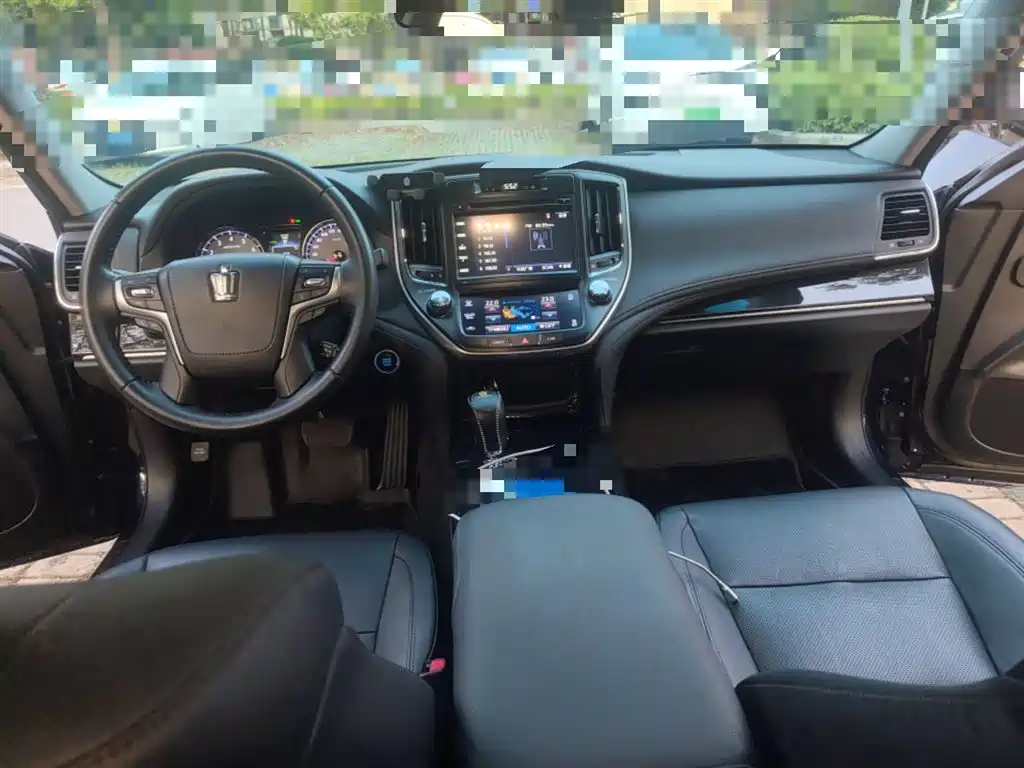Toyota Crown 2018 — фото 13