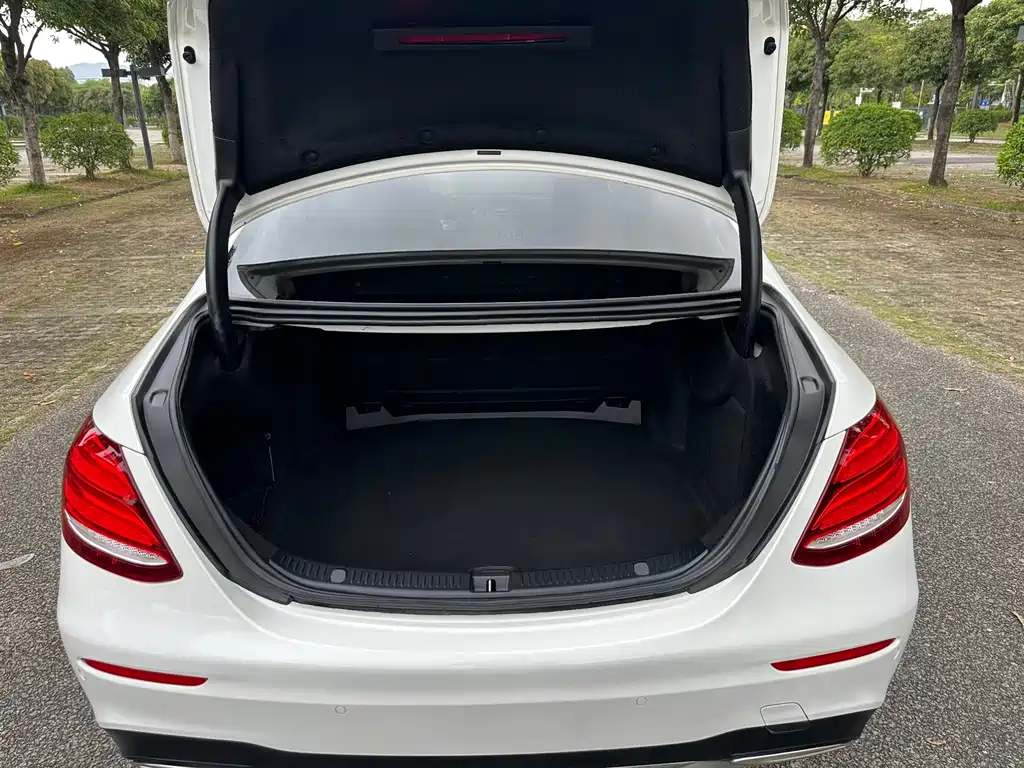 Mercedes-Benz E-Class 2019 — фото 23