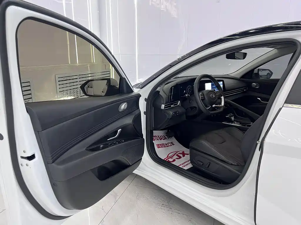Hyundai Elantra 2023