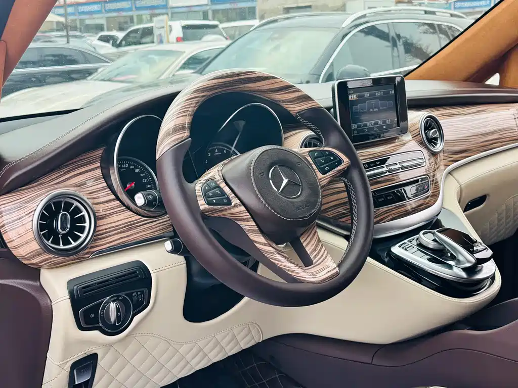 Mercedes-Benz V-Class 2019 — фото 8